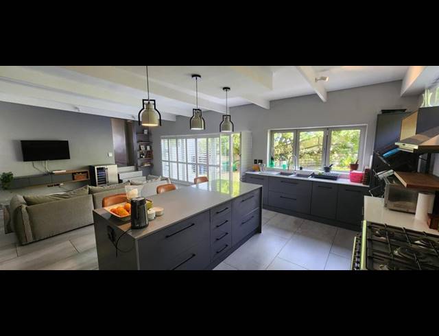 5 BEDROOM HOUSE FOR SALE IN KLEINBAAI